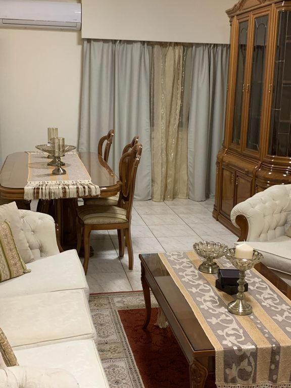 Tony'S Boutique Apartment Larnaca Exteriör bild